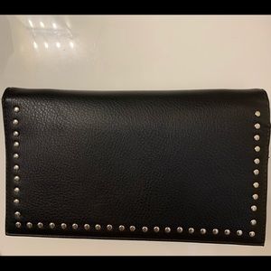 INC Black clutch